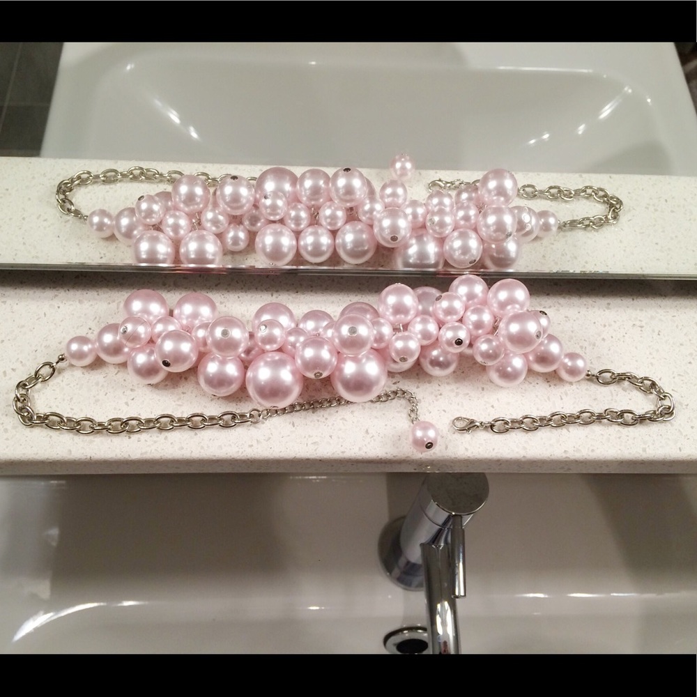 Pink faux  pearl cluster necklace - Picture 3 of 3